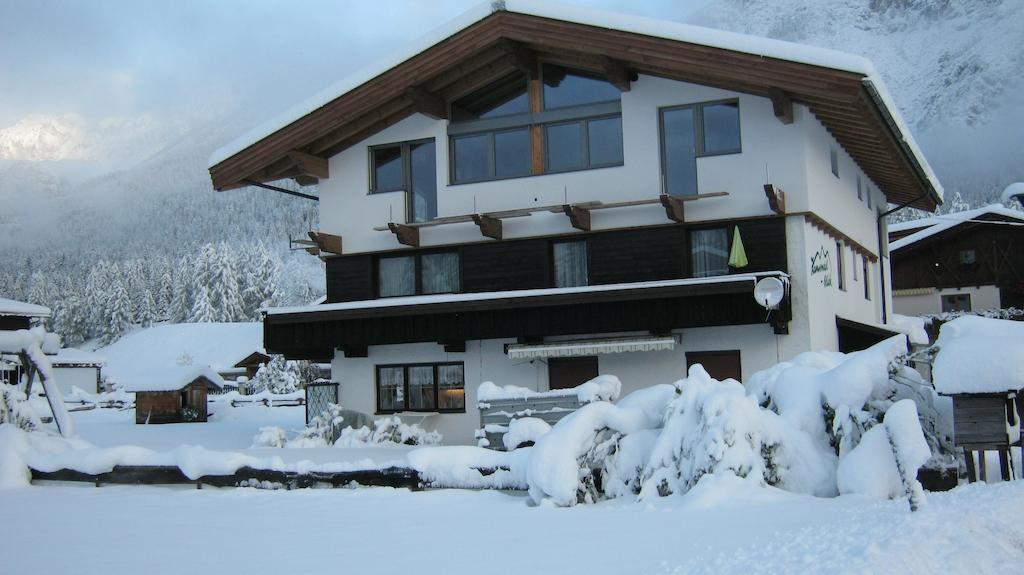 Haus Karwendelblick Bed and Breakfast Leutasch Buitenkant foto
