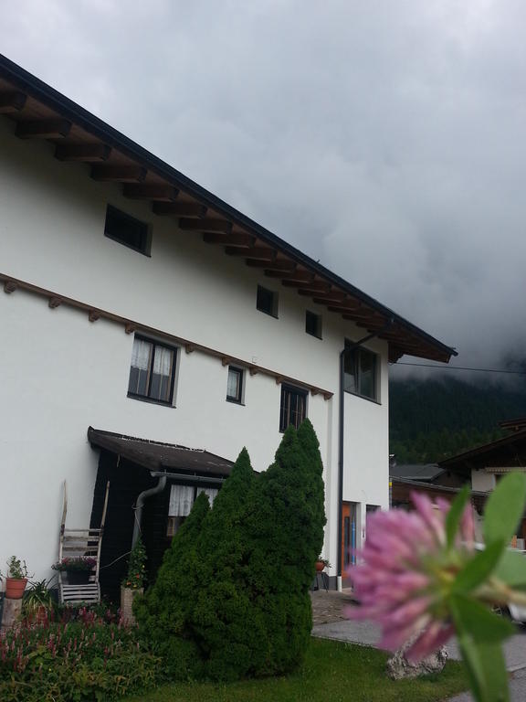 Haus Karwendelblick Bed and Breakfast Leutasch Buitenkant foto