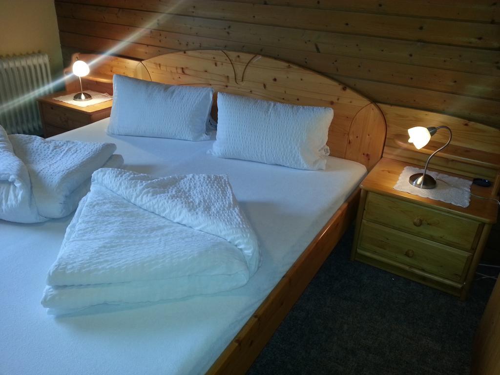 Haus Karwendelblick Bed and Breakfast Leutasch Kamer foto