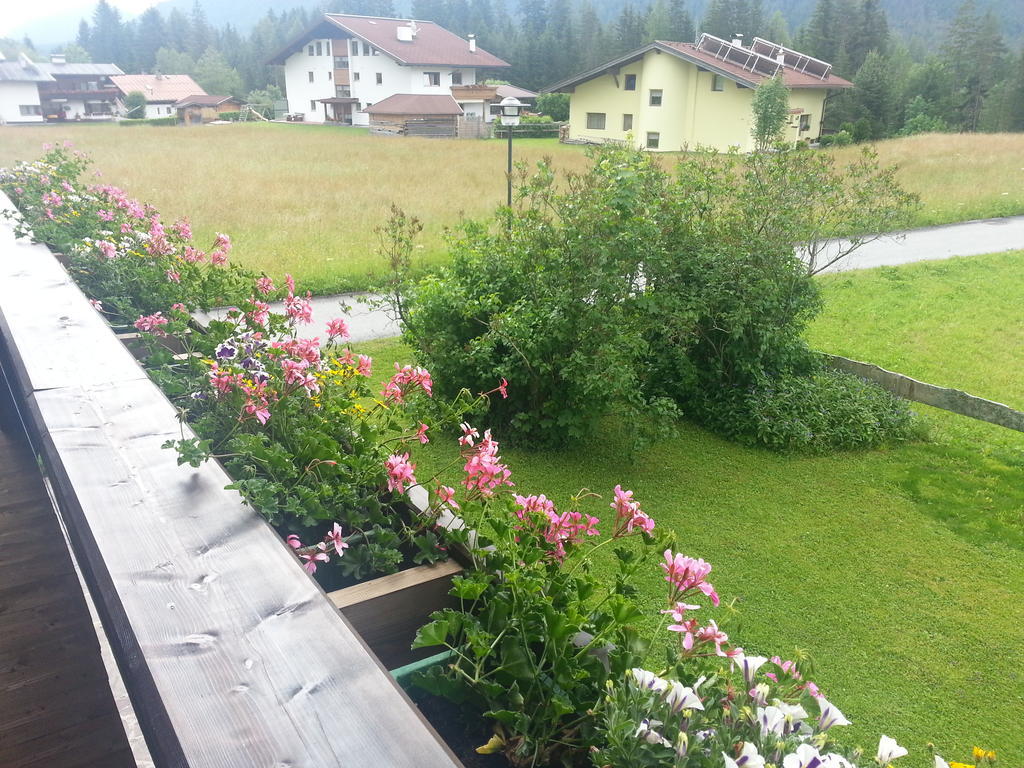 Haus Karwendelblick Bed and Breakfast Leutasch Kamer foto