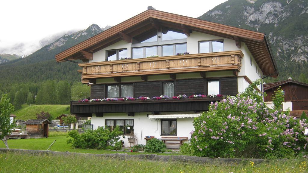 Haus Karwendelblick Bed and Breakfast Leutasch Buitenkant foto